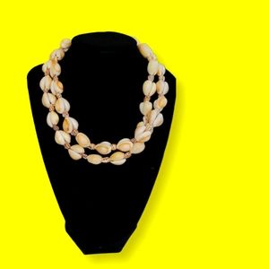 Hawaiian Cowrie Sea Shell Lei Necklace
